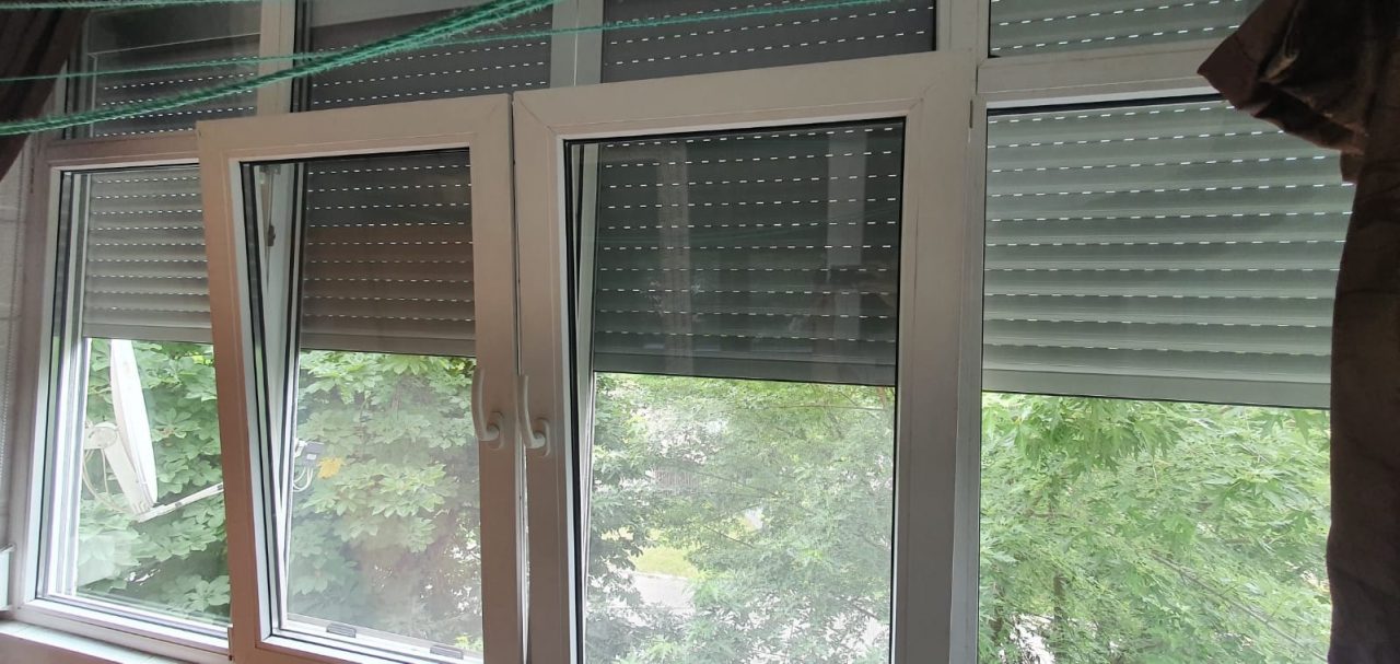 Rulouri exterioare vedere interior