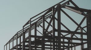 Renovarea unui apartament vechi: ordinea corectă a lucrărilor, bugetul real și capcanele de pe șantier