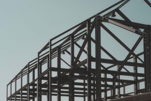 Renovarea unui apartament vechi: ordinea corectă a lucrărilor, bugetul real și capcanele de pe șantier