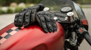 Echipament moto pentru începători: ce cumperi mai întâi și ce poți amâna