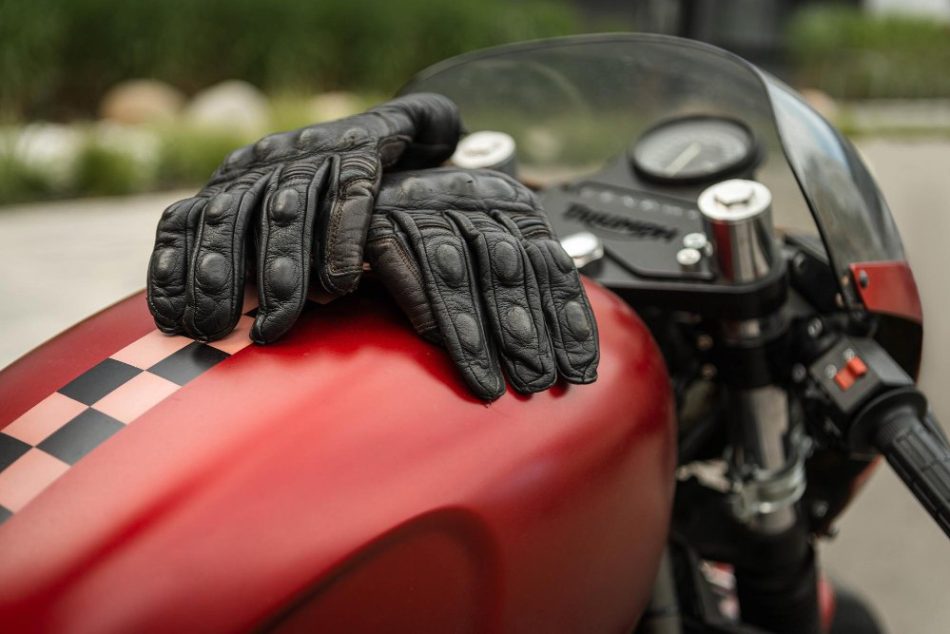 Echipament moto pentru începători: ce cumperi mai întâi și ce poți amâna