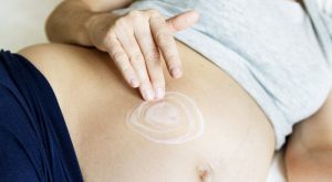 Cum faci dușul iarna ca să nu îți usuci pielea corpului