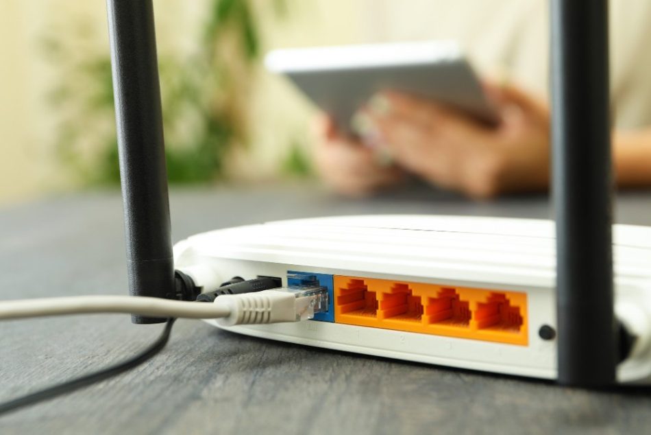 Boxă Bluetooth cu baterie sau una la priză: unde o pui contează mai mult decât crezi