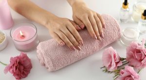 Cum cureți și dezinfectezi instrumentele de manichiură pe care le folosești acasă