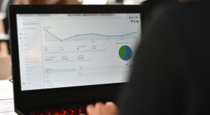 Cum integrezi advertorialele SEO într-un plan de content pentru un magazin online