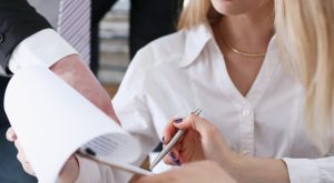 Salariu net sau profit distribuit: cum judecă un antreprenor cele două surse de venit