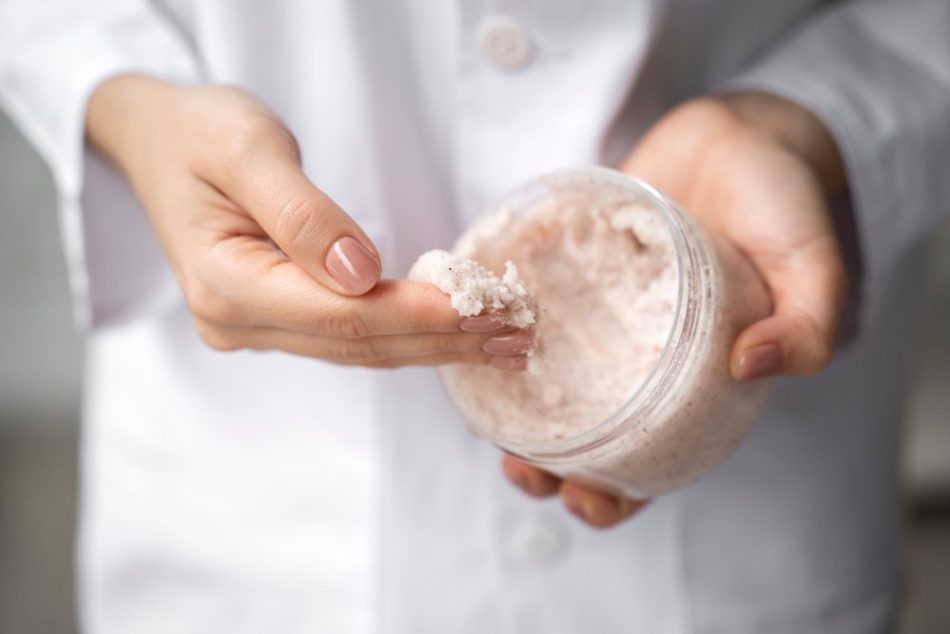 Uleiul facial: cum îl introduci în rutină și în ce ordine îl aplici
