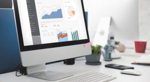 Cum compar un blog de nișă cu o publicație generalistă?
